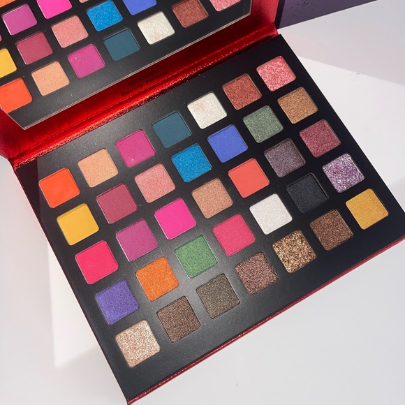 Rising heat EYESHADOW PALETTE… - Picture 3 of 5